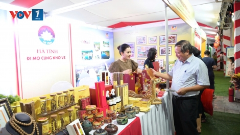 Lào Cai rực rỡ khai mạc Hội chợ Du lịch Quốc tế 2025: "Kết nối khát vọng xanh"