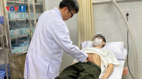Chơi game thâu đêm, nam sinh 19 tuổi nguy kịch vì loét dạ dày biến chứng