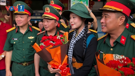 Hà Nội rực rỡ cờ hoa đón đoàn tham gia diễu binh, diễu hành
