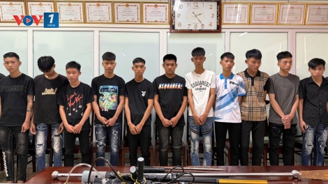 Xử lý nhóm thanh thiếu niên đăng tải TikTok video điều khiển xe máy mang hung khí tự chế