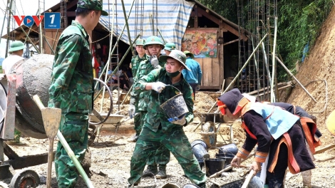 Vượt nắng thắng mưa, giúp dân biên giới Lai Châu xóa nhà tạm