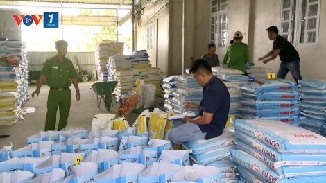 Bạc Liêu: Phát hiện hơn 37 tấn thức ăn tôm giả