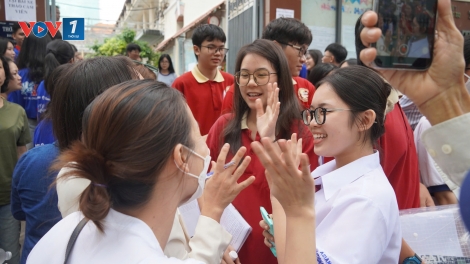 Thi tốt nghiệp THPT năm 2025: thí sinh tại TP.HCM than đề tiếng Anh dài, đề Hoá khó