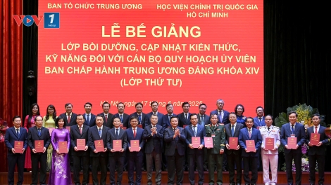 Bế giảng lớp bồi dưỡng cập nhật kiến thức, kỹ năng đối với cán bộ quy hoạch UVBCH TW Đảng khóa XIV