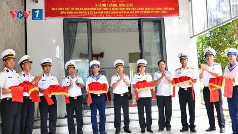 Bộ Tư lệnh Vùng 5 Hải quân trao "Nhà đồng đội" cho quân nhân có hoàn cảnh khó khăn