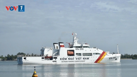 Tàu CSB 8002, tàu 390 lên đường thực hiện nhiệm vụ diễu binh, diễu hành trên biển