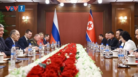 Chủ tịch Triều Tiên Kim Jong-un tiếp Ngoại trưởng Nga Sergey Lavrov tại Wonsan