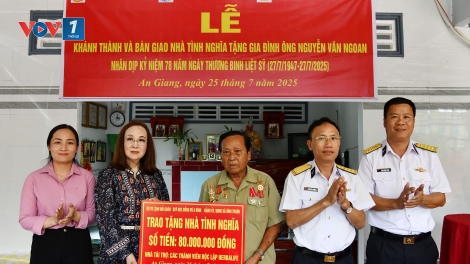 Vùng 5 Hải quân tri ân người có công và gia đình chính sách