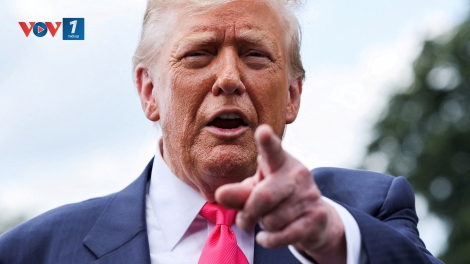 Tổng thống Donald Trump đưa ra loạt thông báo thuế quan mới, trong đó có chất bán dẫn và dược phẩm