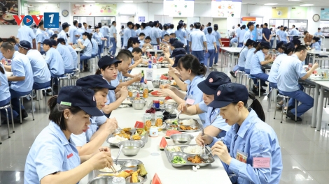 Hơn 4.000 công nhân đầm ấm bên "Bữa cơm Công đoàn"