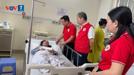 Trung ương Hội Chữ thập đỏ thăm hỏi, hỗ trợ các nạn nhân vụ lật tàu du lịch tại Vịnh Hạ Long