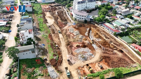 Ngang nhiên khai thác đất trái phép ở khu du lịch quốc gia Mộc Châu