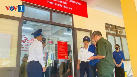 Tuổi trẻ Hải đội 102 tích cực hỗ trợ người dân địa phương tiếp cận dịch vụ công trực tuyến