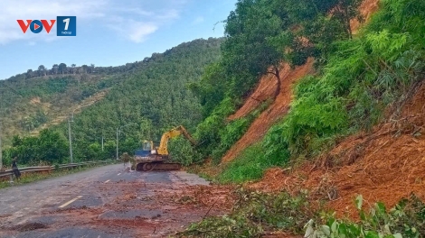 Tuyến đường huyết mạch Đồng Nai - Lâm Đồng bị sạt lở, chính quyền vào cuộc