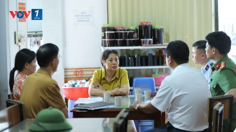 Đoàn kiểm tra liên ngành kiểm tra đột xuất quán ăn bị tố “chặt chém” tại Sơn La