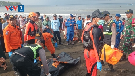 Indonesia: 4 người chết, 30 người mất tích sau vụ chìm phà ở Bali