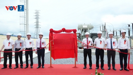 Gắn biển Chào mừng Đại hội Đảng bộ EVN tại Công trình Đz và TBA 110kV Nam Thành phố, tỉnh Thanh Hóa 