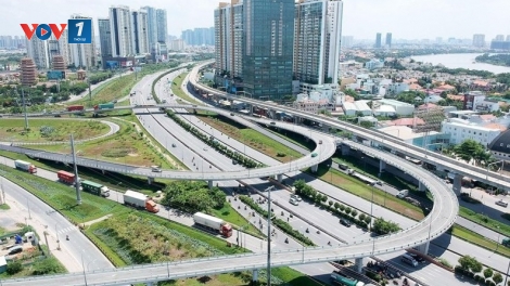 Đầu tư công Việt Nam tăng 40% trong nửa đầu năm 2025