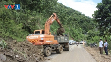Sơn La bố trí máy móc, nhân lực, sẵn sàng đảm bảo giao thông tại các vị trí xung yếu