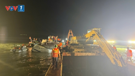 Vụ lật tàu ở Hạ Long, lực lượng Hải quân vẫn tiếp tục tìm kiếm người mất tích
