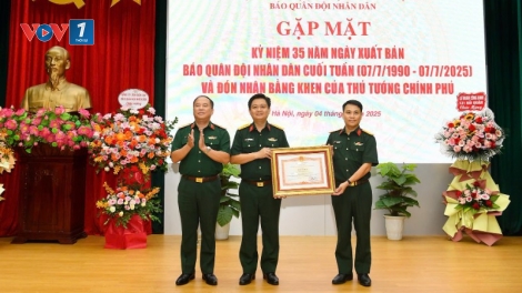 Báo Quân đội nhân dân Cuối tuần đón nhận Bằng khen của Thủ tướng Chính phủ