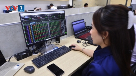 Thị trường chứng khoán tiếp đà tăng trưởng, VN-Index vượt mốc 1.530 điểm