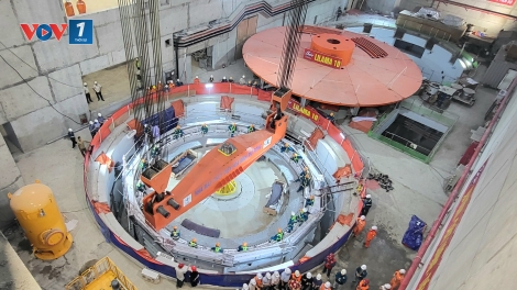 Hạ đặt thành công Rotor tổ máy số 1 dự án thủy điện Hòa Bình mở rộng