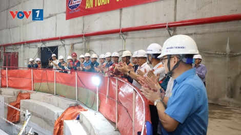 Vượt nắng, xuyên đêm trên công trường, đảm bảo tiến độ phát điện Dự án Thuỷ điện Hoà Bình mở rộng