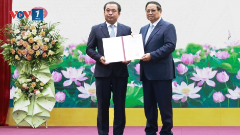 Thủ tướng Phạm Minh Chính trao Quyết định giao quyền Bộ trưởng Bộ Nông nghiệp và Môi trường