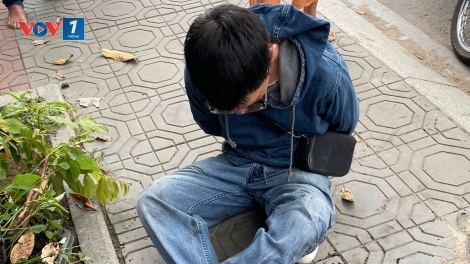 Cướp vàng giữa ban ngày, nam thanh niên bị bắt giữ cùng tang vật