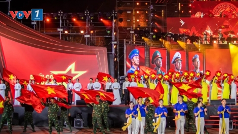 Chương trình nghệ thuật chính luận Dưới cờ vinh quang nhịp đập trái tim kết nối ba miền