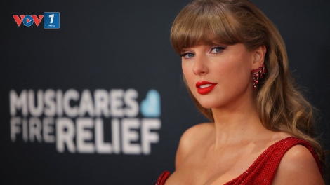 Taylor Swift chính thức công bố hình ảnh album Showgirl