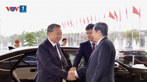Tổng bí thư Tô Lâm gặp mặt các thế hệ đại biểu Quốc hội qua các thời kỳ