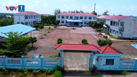 Vụ cựu Hiệu trưởng bị cáo buộc tham ô: “Ghé thăm thầy quý rồi, đừng mua quà”