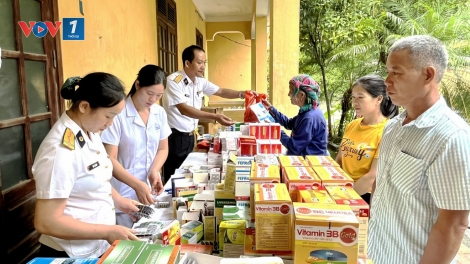 Chung tay giúp dân sau lũ dữ