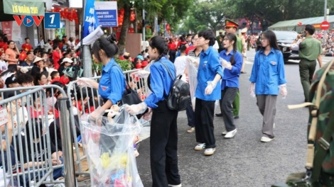 Dọn rác sau tổng hợp luyện: Hành động nhỏ, ý nghĩa lớn