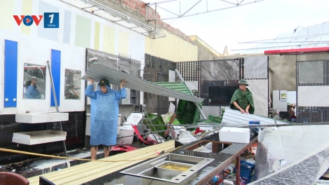 Lực lượng biên phòng giúp dân khắc phục hậu quả bão số 5