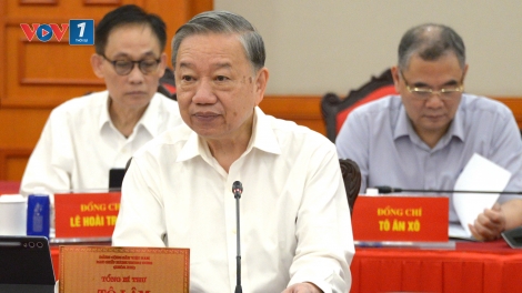 Bộ Chính trị làm việc với Ban Thường vụ Thành ủy Hà Nội và Thành ủy Thành phố Hồ Chí Minh