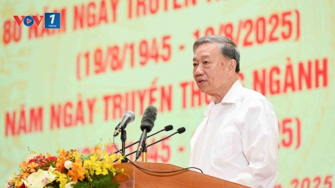 Tổng Bí thư dự buổi gặp mặt 80 năm Ngày truyền thống CAND và ngành Ngoại giao