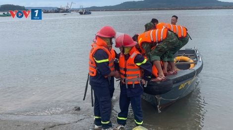 Quảng Ninh: Dông lốc lật bè mảng, 2 người tử vong