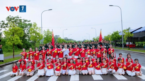 "Những giai điệu tự hào" giữa mưa thao trường Hòa Lạc