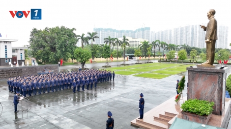 Cảnh sát biển Việt Nam dâng hương, hoa tưởng nhớ Chủ tịch Hồ Chí Minh trước thềm Đại hội Đảng bộ