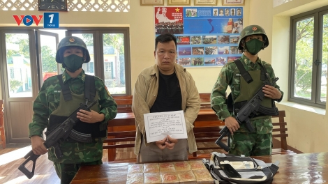 Bắt giữ đối tượng mua bán trái phép 10 bánh heroin
