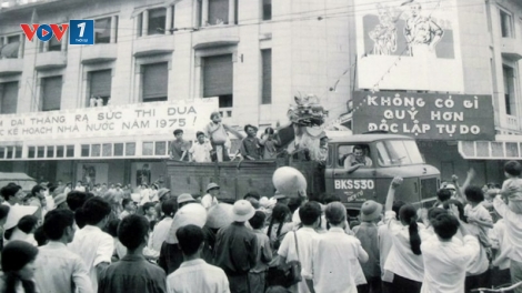 Trích Ghi nhanh không khí mừng chiến thắng tại Hồ Gươm chiều ngày 30-4-1975