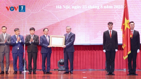 Tổng Bí thư: Xây dựng đội ngũ cán bộ ngoại giao "vừa hồng, vừa chuyên"