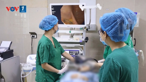 Cứu kịp thời bé 5 tuổi nuốt móc dây chuyền