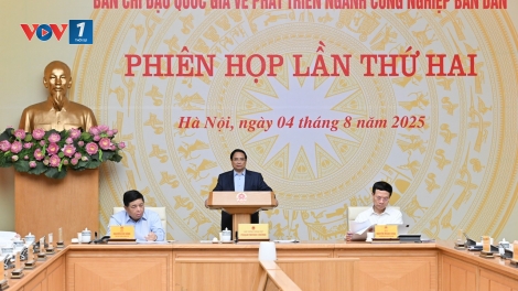 Thủ tướng: Chậm nhất đến 2027 thiết kế, chế tạo, kiểm thử được một số chíp bán dẫn