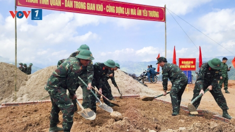 Thần tốc dựng nhà mới cho người dân vùng lũ Điện Biên