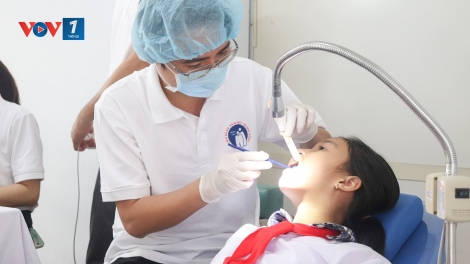 Tập huấn chăm sóc răng miệng học đường và khám chữa bệnh cho người dân Côn Đảo