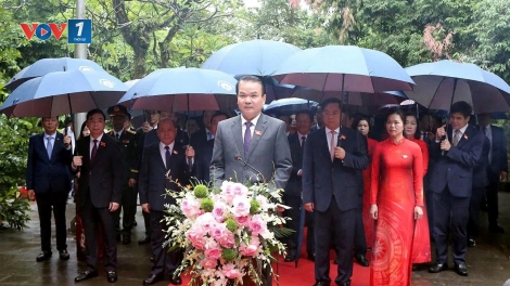 Đoàn đại biểu Đảng bộ tỉnh Phú Thọ dâng hương tưởng niệm các Vua Hùng trước thềm Đại hội lần thứ I